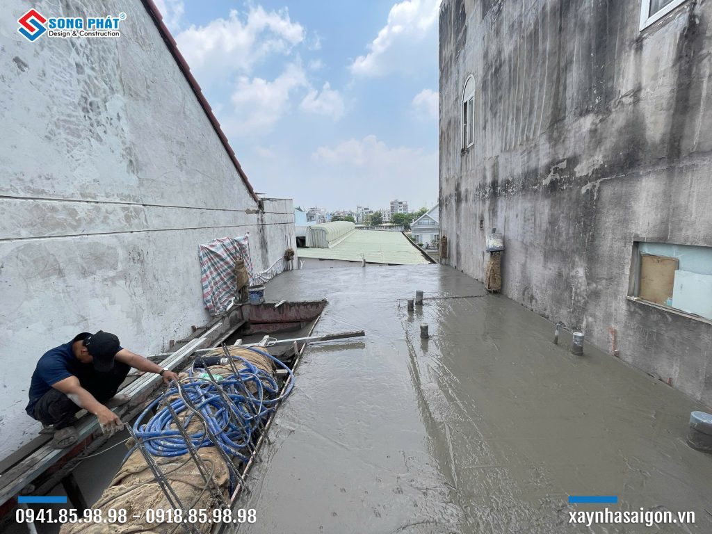 26/03 Hoàn thiện đổ bê tông sàn lầu 2