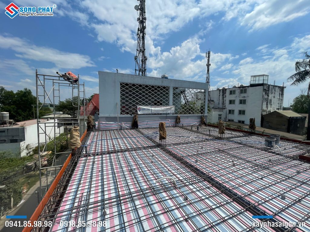 03/02 Hoàn thiện đi thép sàn lầu 2