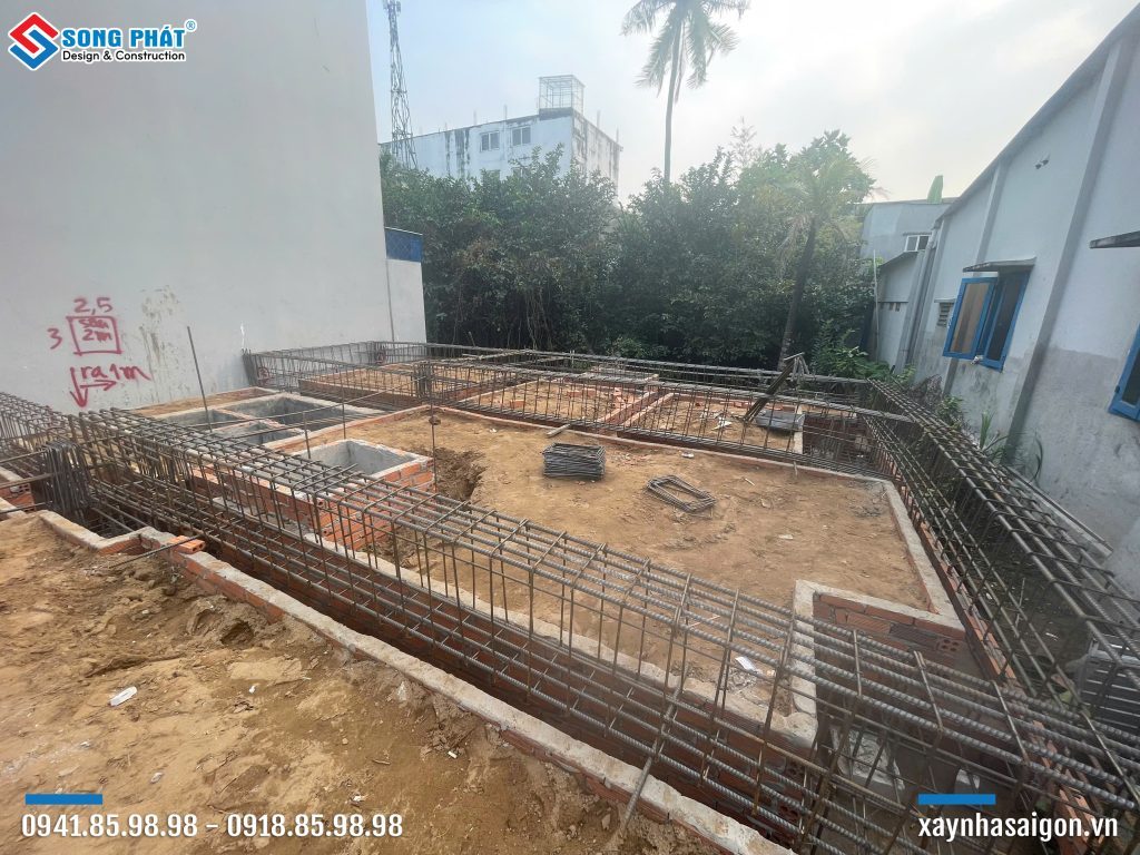 07/01 Tiến hành đi thép giằng móng
