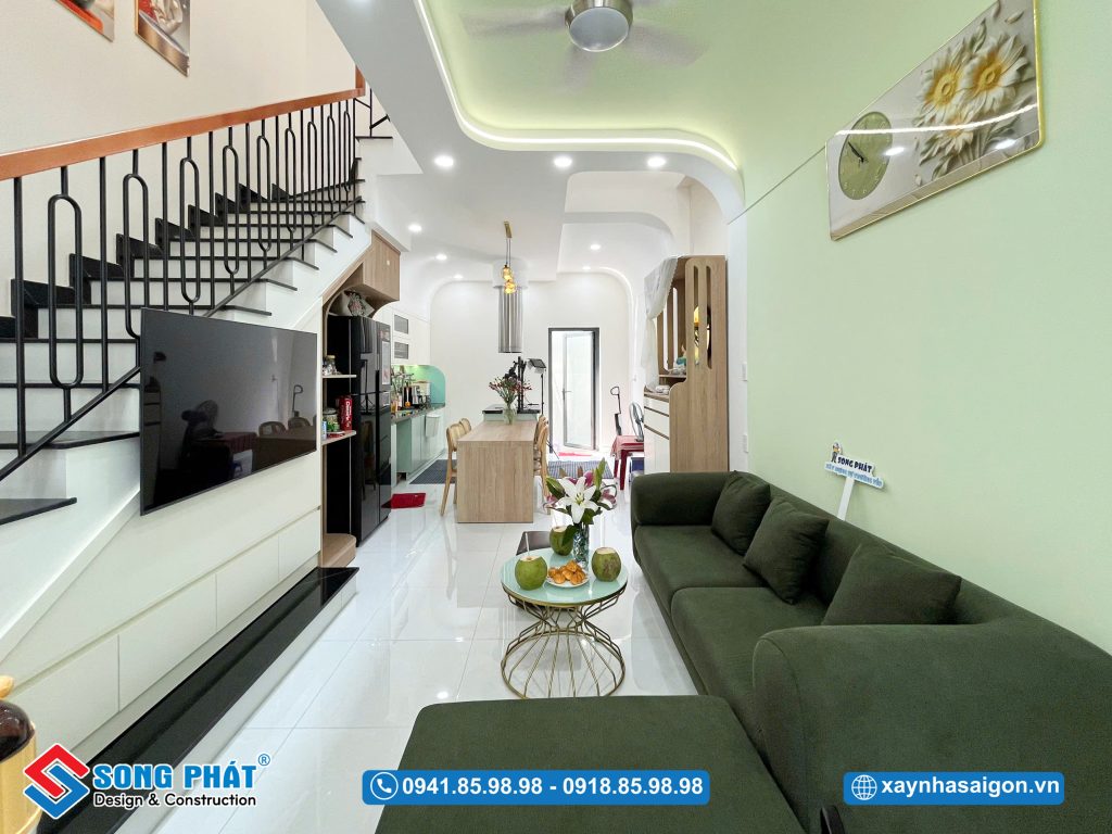 Khu bếp được thiết kế liền mạch tạo cảm giác rộng thoáng