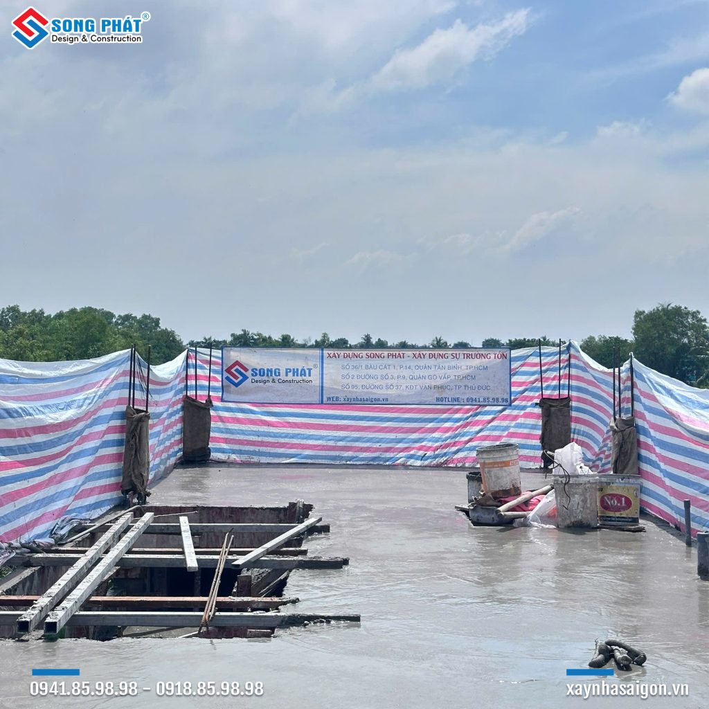 25/10/2025 Hoàn thiện đổ bê tông sàn lầu 2