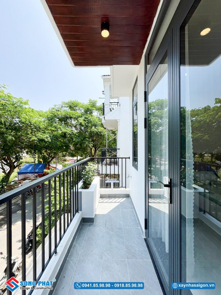 Thiết kế ban công đảm bảo an toàn nhưng vẫn thoáng.