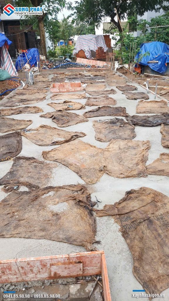 Bao che, tưới ẩm bảo dưỡng bê tông sàn