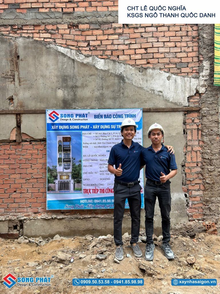 Kĩ Sư giám sát trực tiếp công trình.