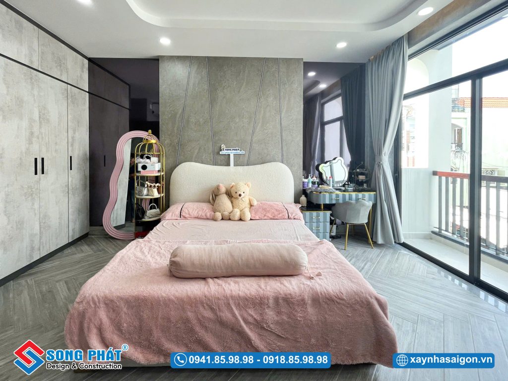 Phòng ngủ Master tại lầu 1 thiết kế hiện đại theo sở thích của thành viên trong gia đình