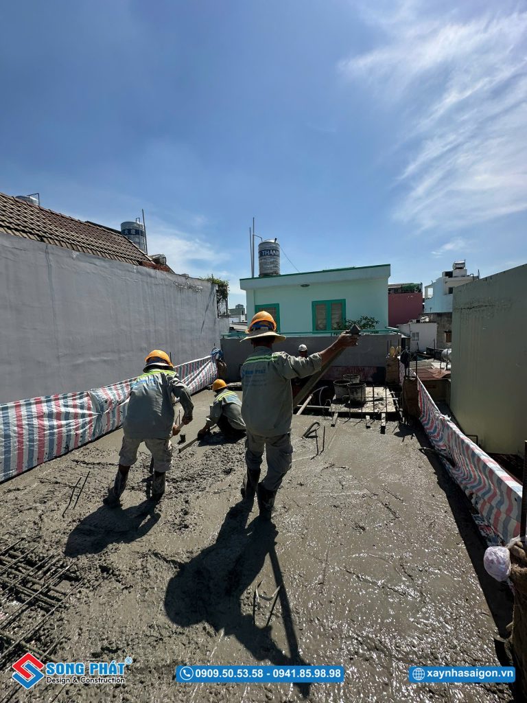 Đổ bê tông sàn lầu 2