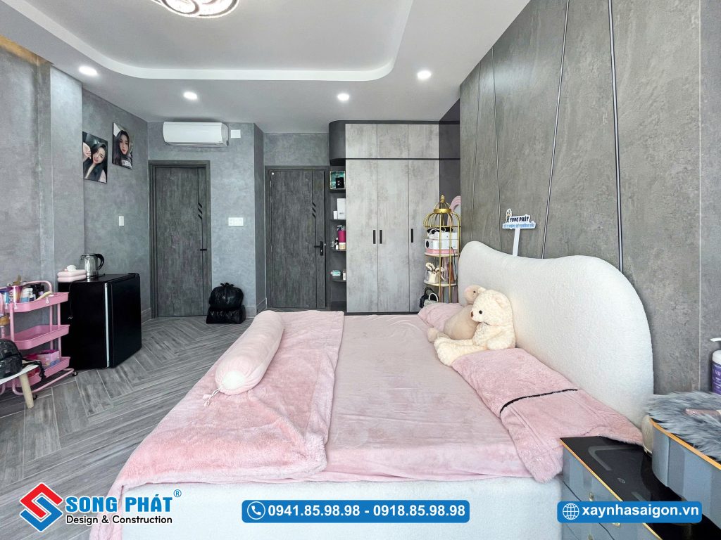 Cửa nhựa composite cùng tone màu mang đến nét đẹp đồng nhất cho phòng ngủ