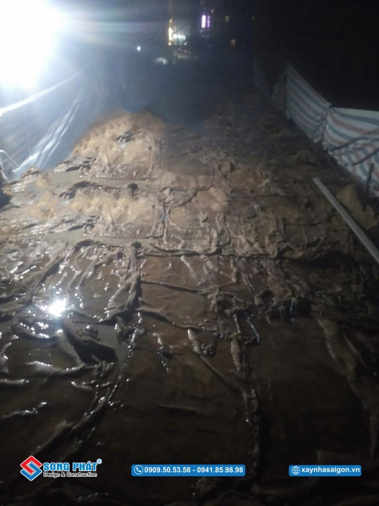 Bao che, tưới ẩm bảo dưỡng bê tông sàn