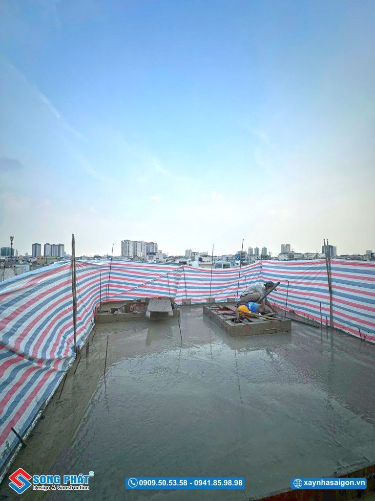 18/03 Đổ bê tông sàn mái