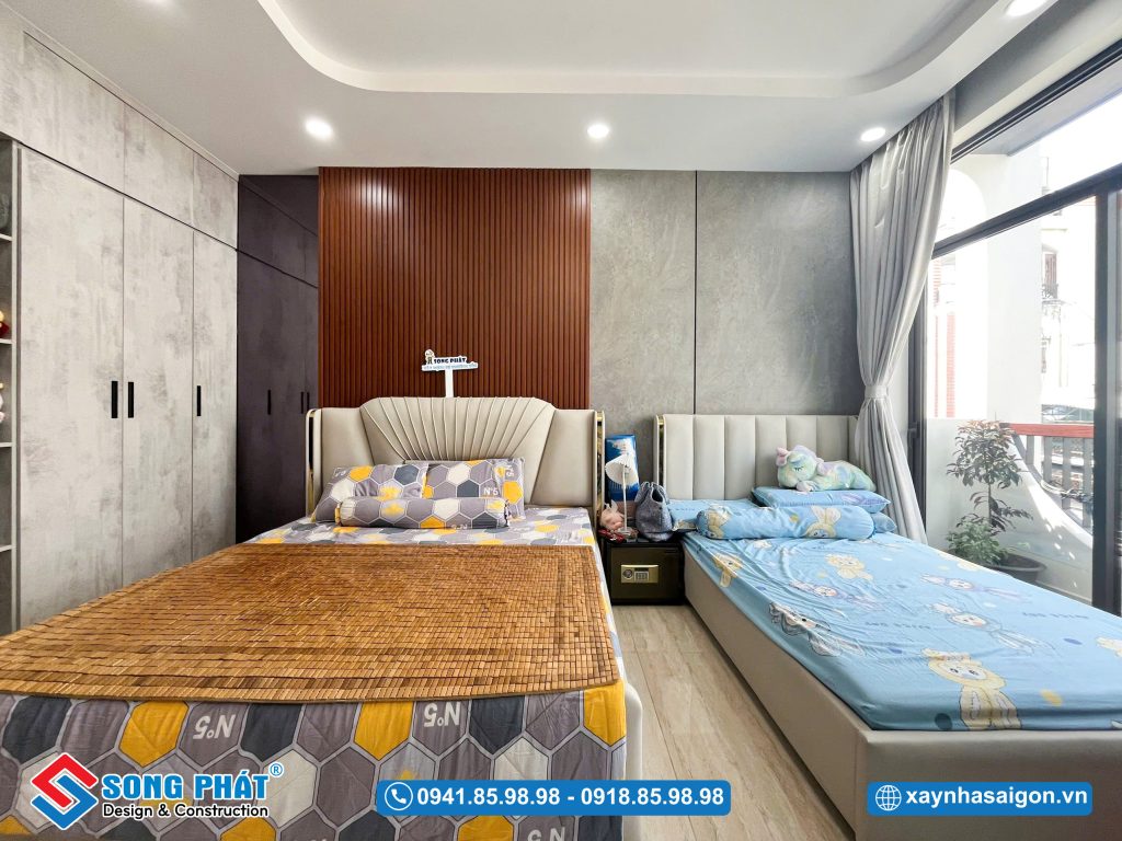 Phòng ngủ tại lầu 2 rộng rãi phù hợp với sở thích của gia chủ