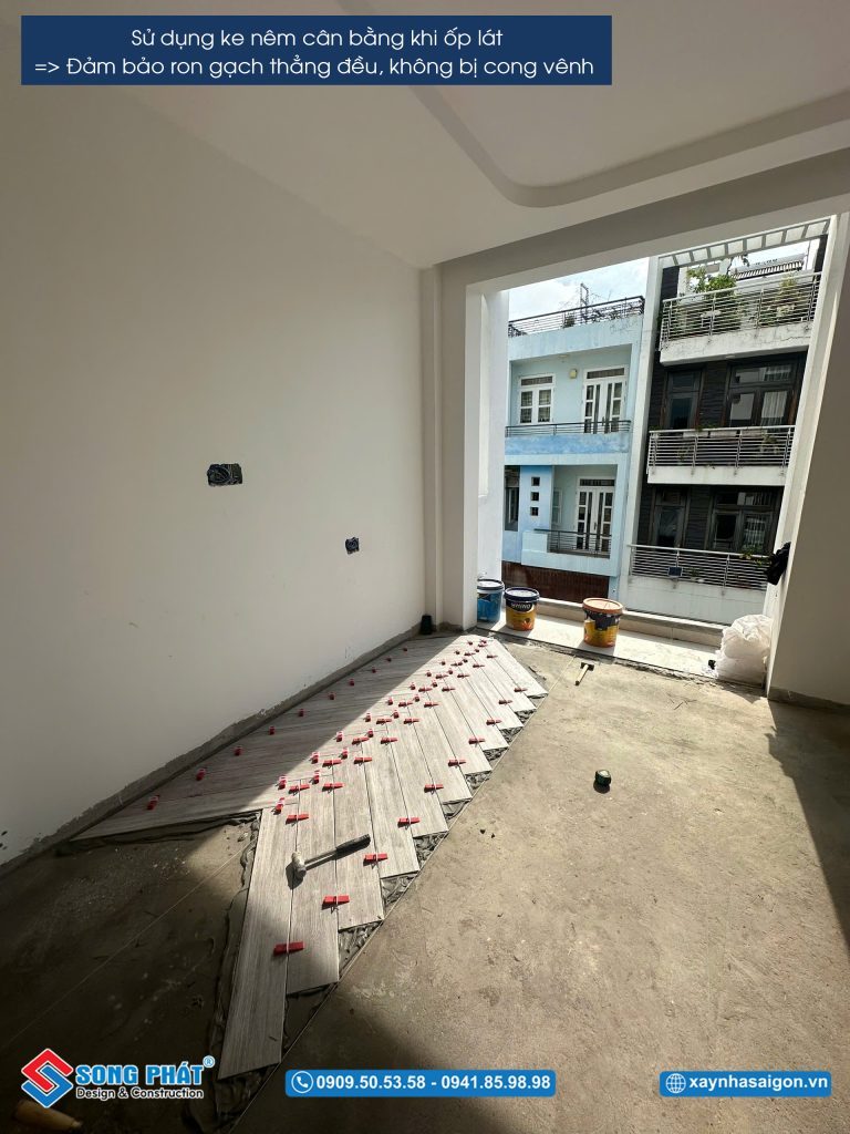 07/06 Ốp gạch nền lầu 2