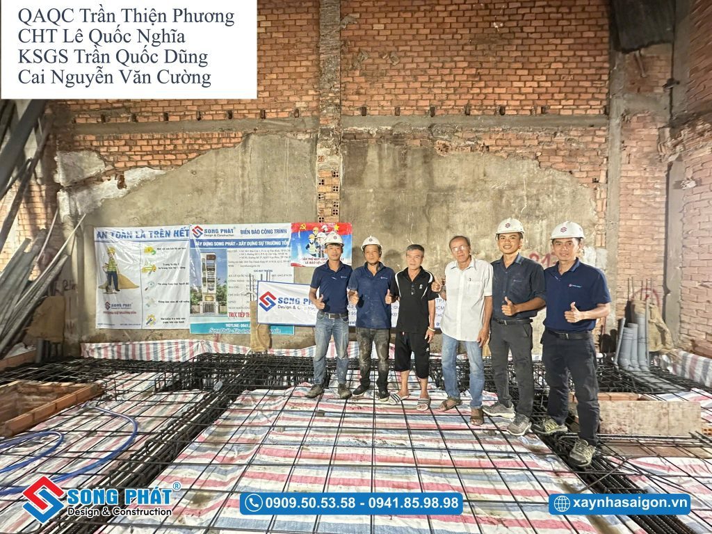 Chủ đầu tư cùng đội ngũ Song Phát nghiệm thu thép sàn, giám sát quá trình đổ bê tông