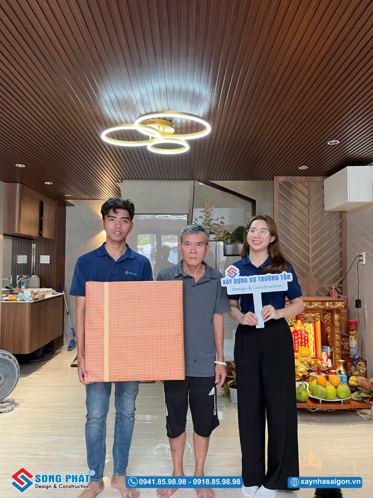 Đội ngũ song Phát đến chúc mừng bàn giao gia đình anh Thiện