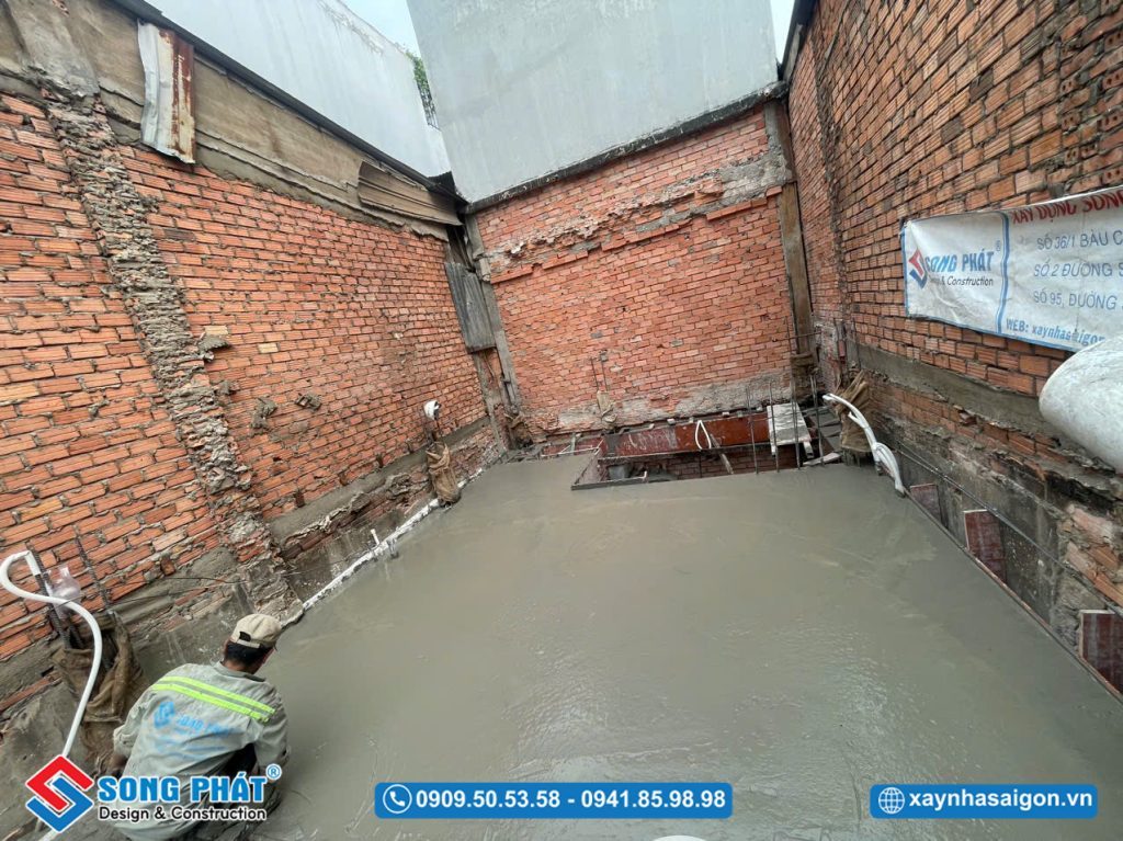 24/01 Đổ bê tông sàn lửng