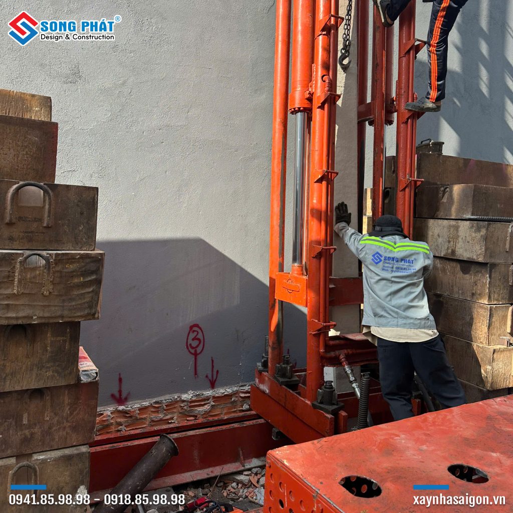 17/03 Thi công ép cọc thử