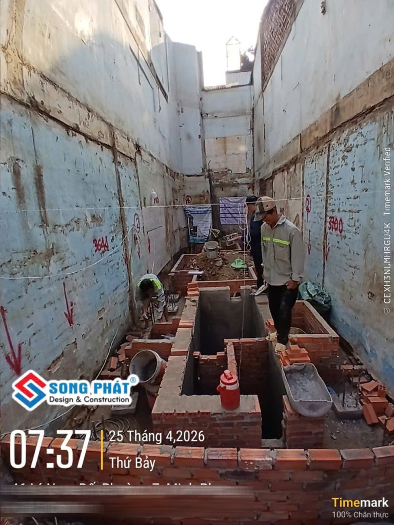 25/04 Thi công hầm tự hoại 