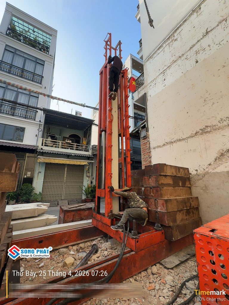 25/04 Thi công ép cọc thử