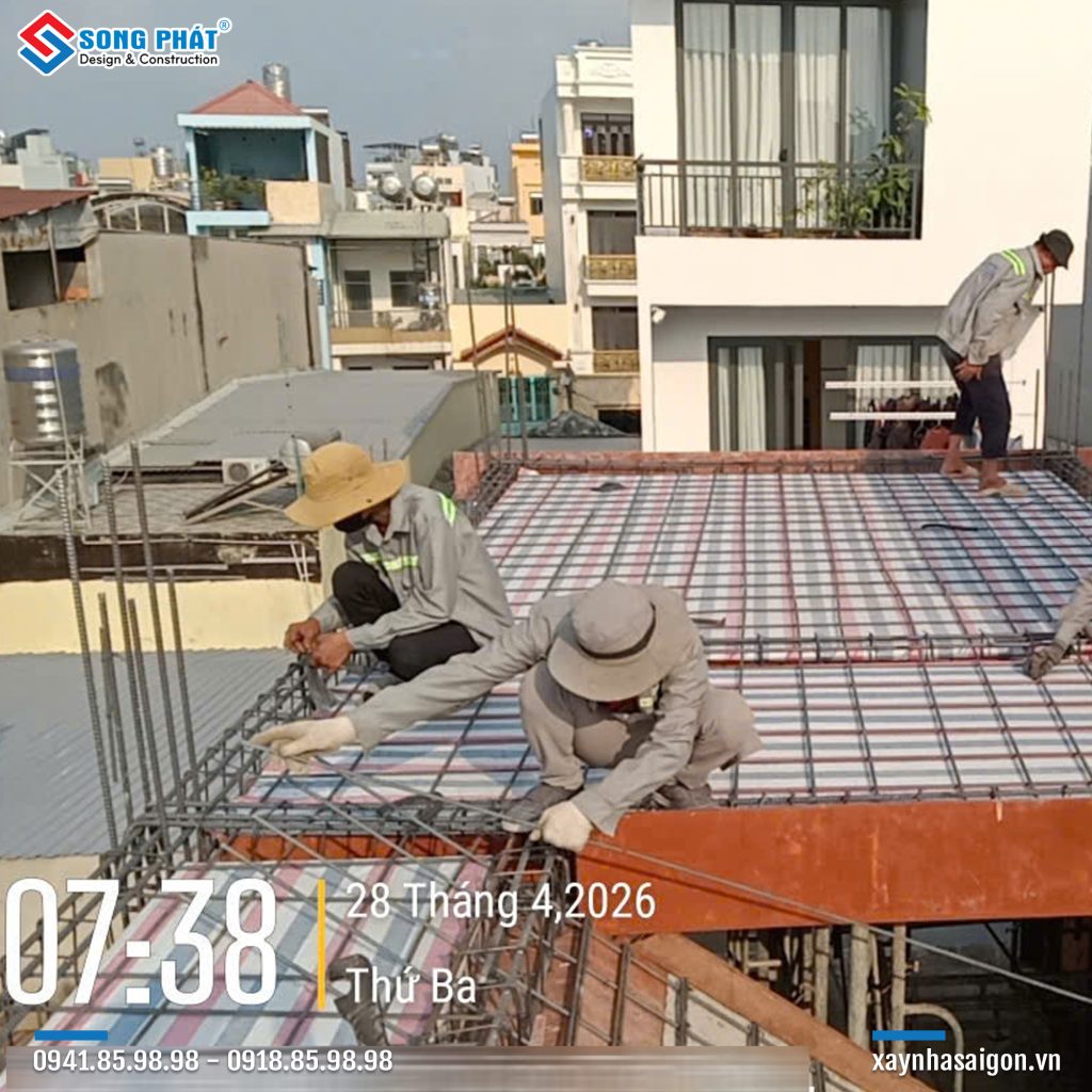 28/04 Hoàn thiện đi thép sàn sân thượng 