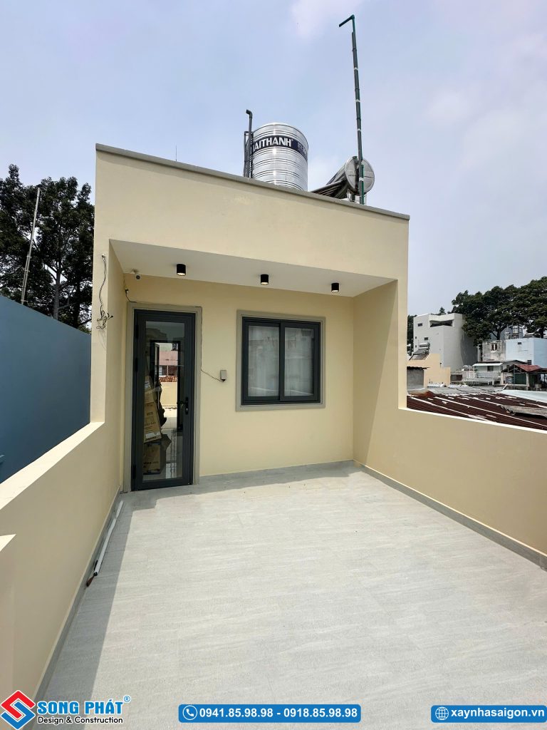 Khu vực sân thượng rộng rãi, thoáng đãng.