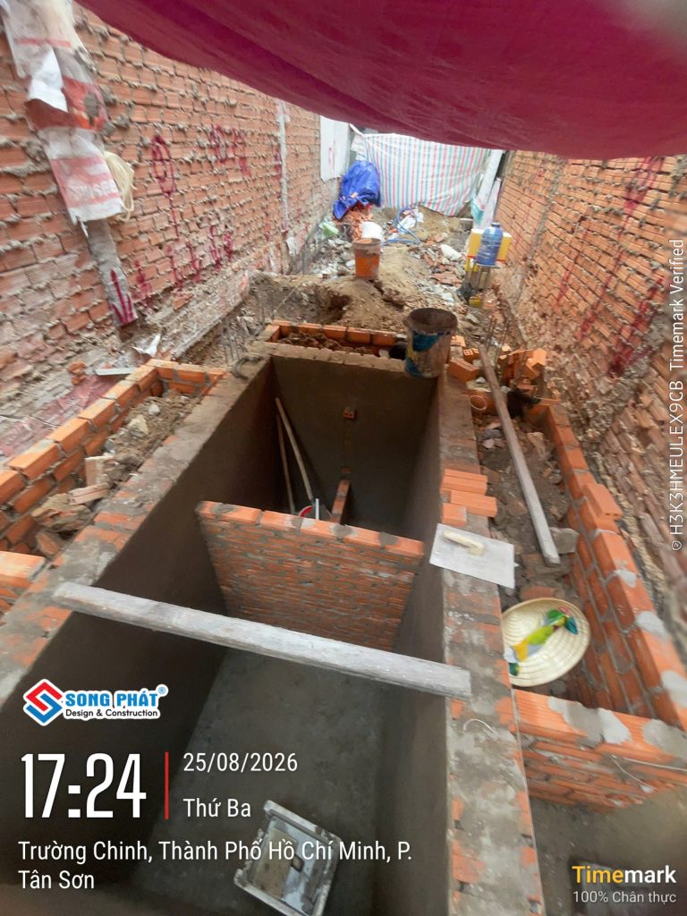 25/08 hoàn thiện xây tô hầm tự hoại.