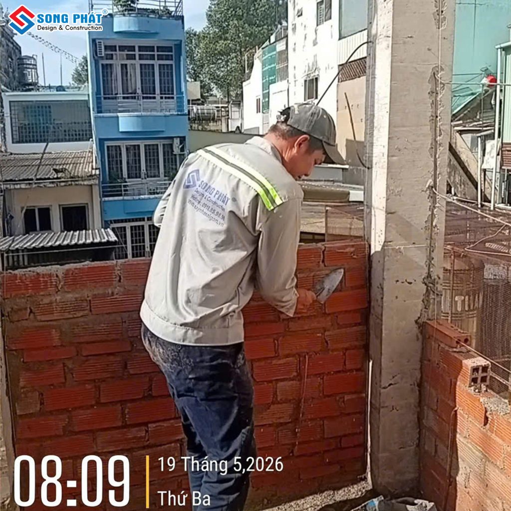 19/05 Xây tường bao lầu 2 