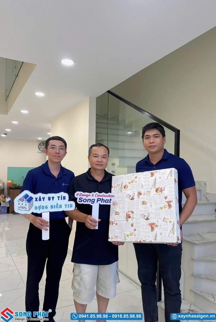 Bàn giao công trình cho gia đình anh Ngàn.