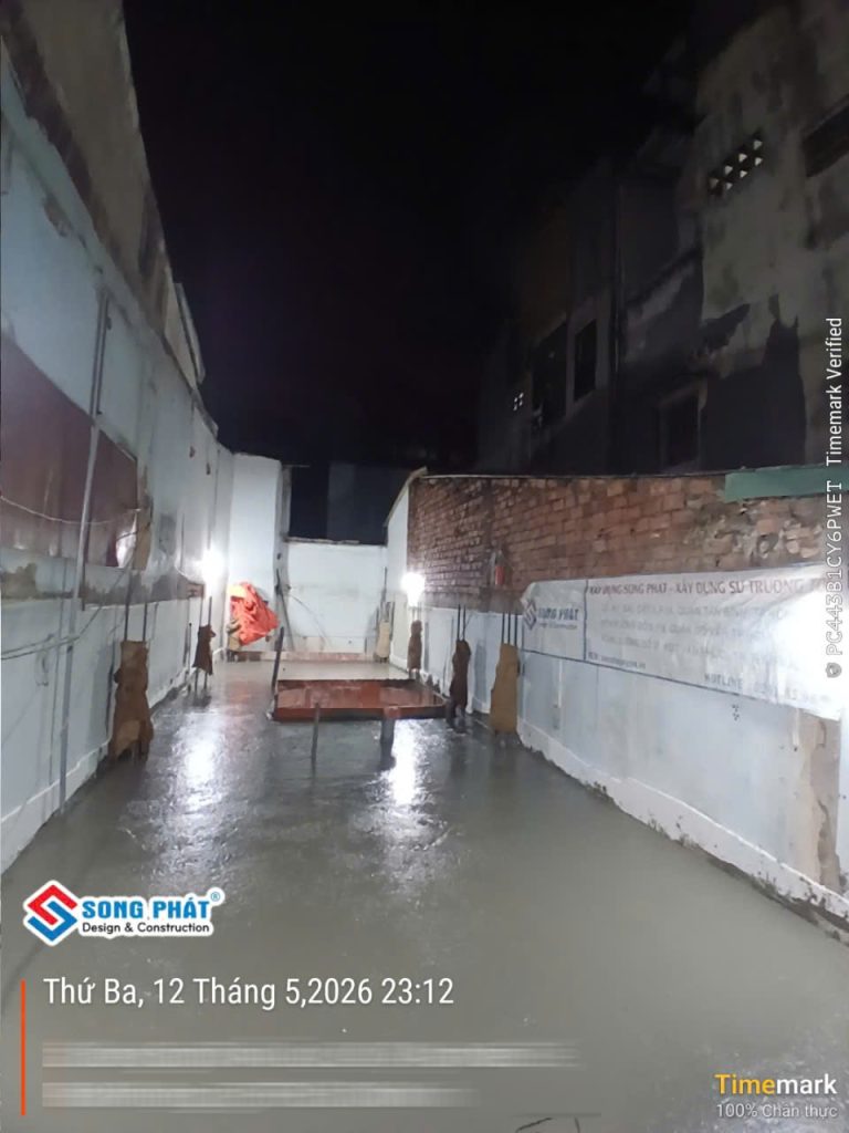 12/05 Hoàn thiện đổ bê tông sàn lầu 1