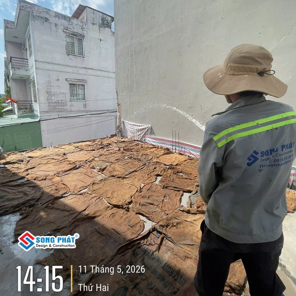 Bao che, tưới ẩm, bảo dưỡng bê tông sàn