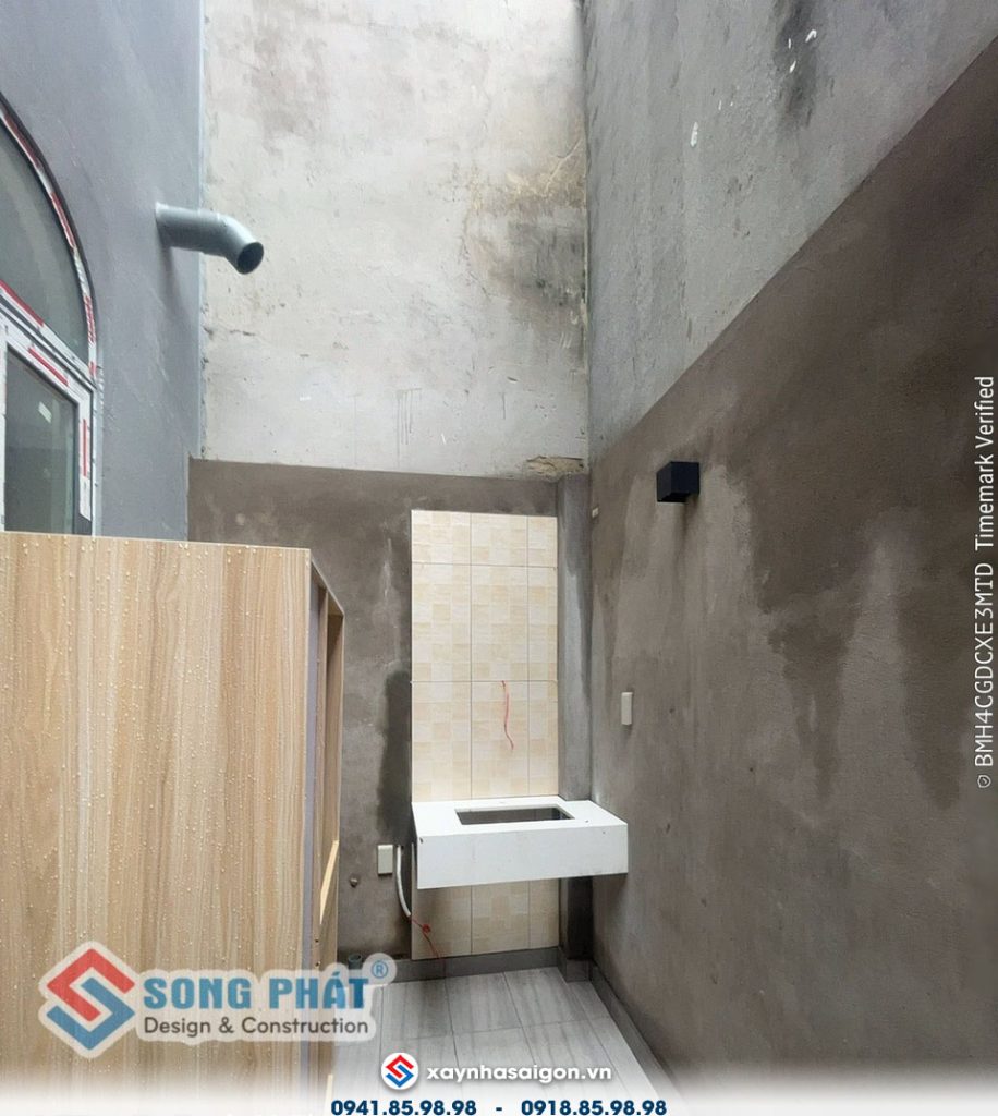 10/08 ốp tường lavabo trệt.