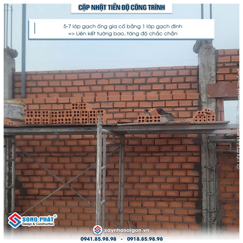 10/08 xây tường bao lầu 3.