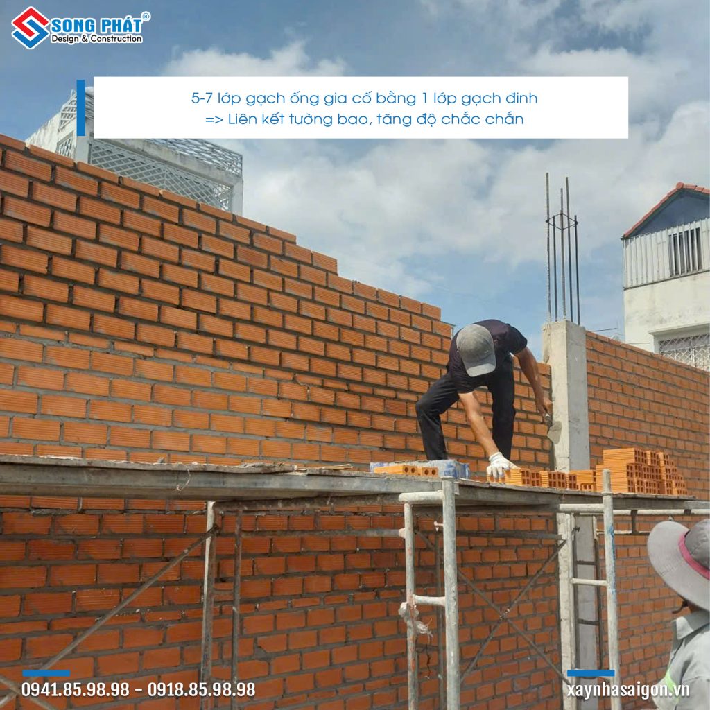 10/08 xây tường bao lầu 1.