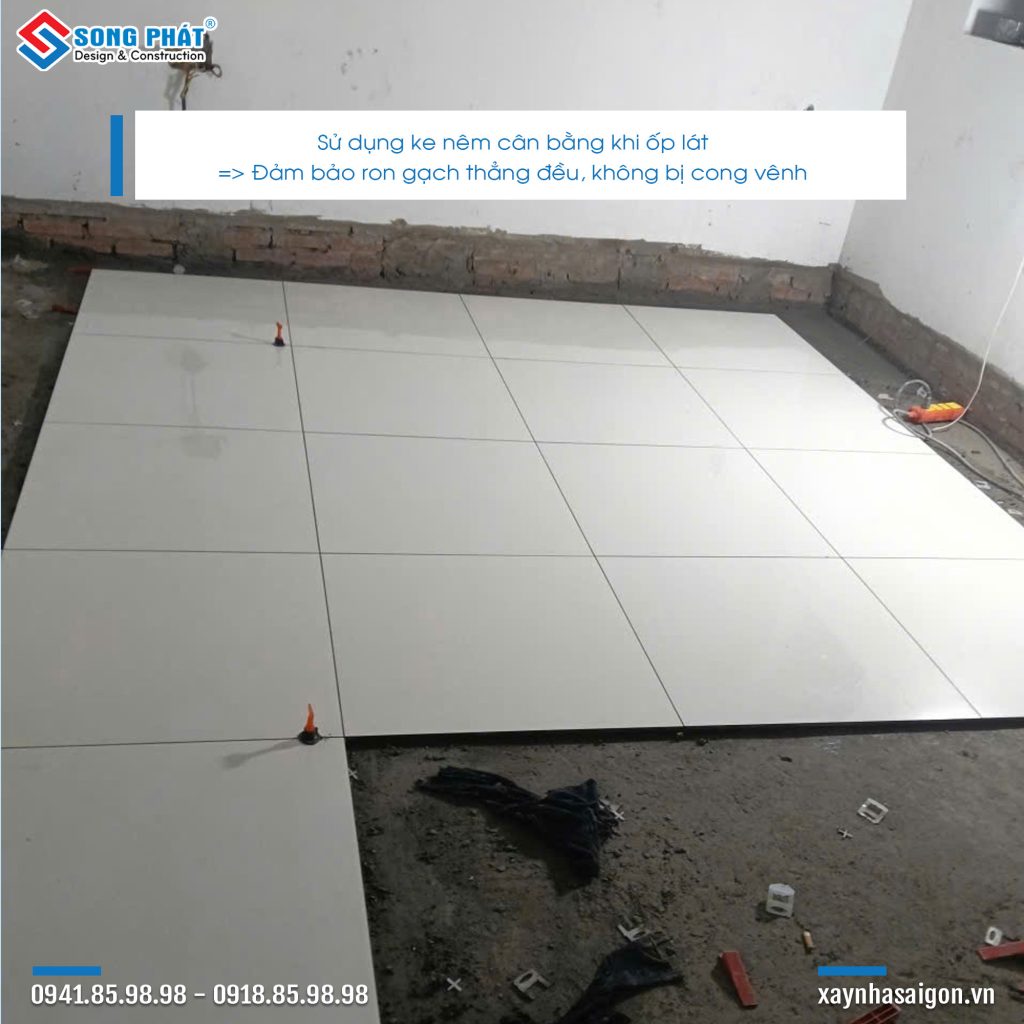 11/07 thi công lát gạch phòng ngủ lầu 2.