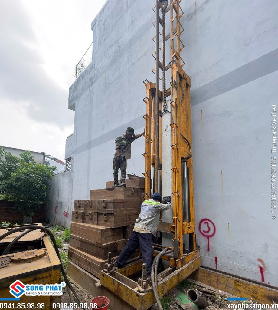 11/08 thi công ép cọc.
