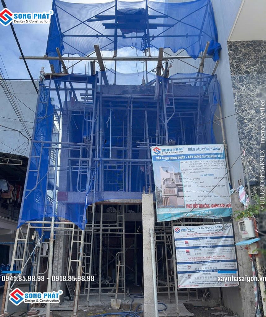 Tháng 07 mặt tiền công trình anh Dũng đang thi công.