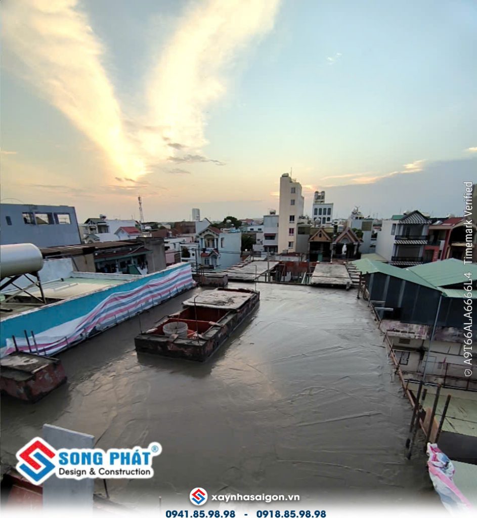 13/07 đổ bê tông dầm sàn mái.