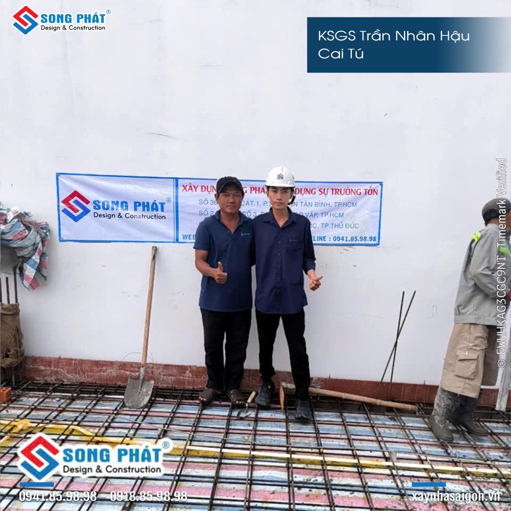 Đội ngũ kỹ sư Song Phát nghiệm thu thép sàn trước khi đổ bê tông lầu 2.