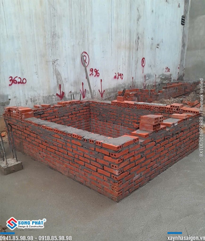 15/09 thi công lăm le, xây hố móng.