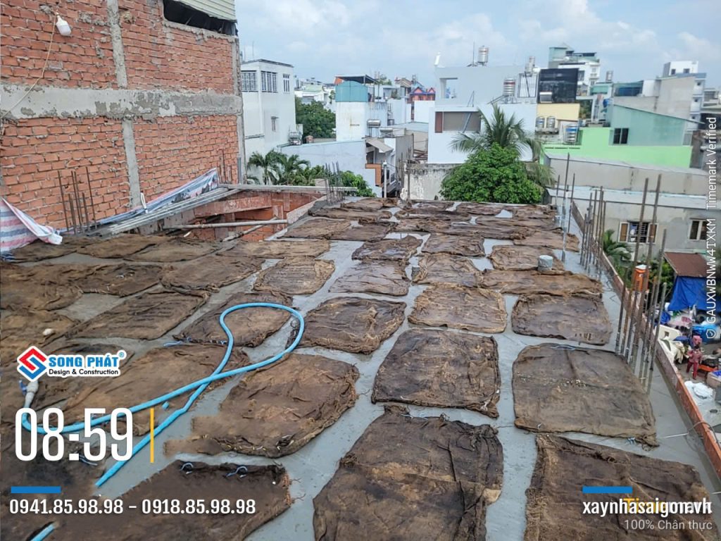 Bảo dưỡng bê tông lầu 2.
