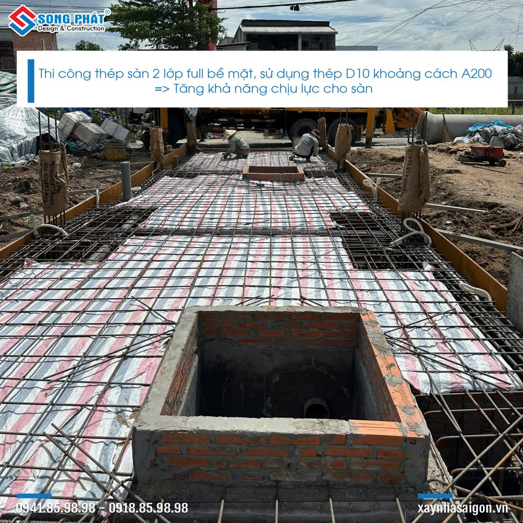 Công tác lắp dựng thép sàn trệt trước khi đổ bê tông.
