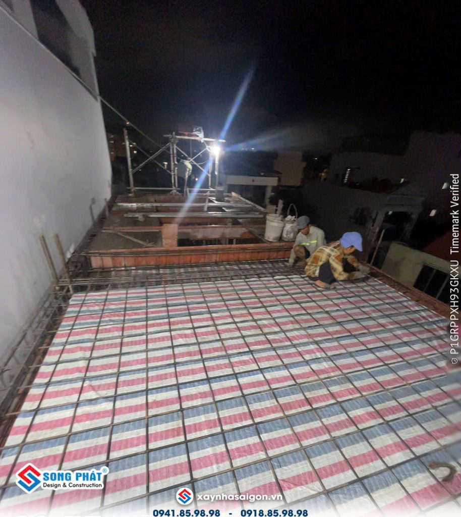 16/07 công tác lắp dựng thép sàn trước khi đổ bê tông.