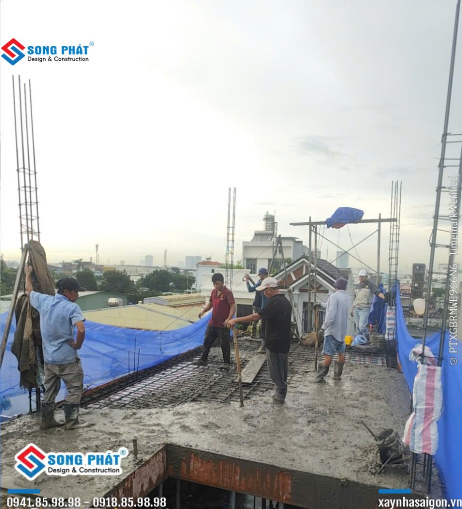 16/07 đổ bê tông sân thượng.