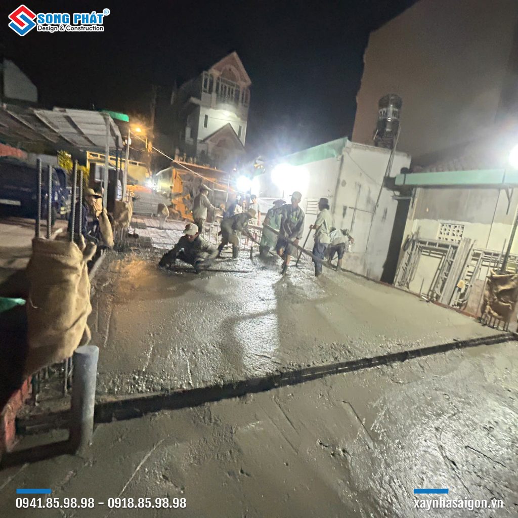 Tiến hành đổ bê tông móng - sàn trệt