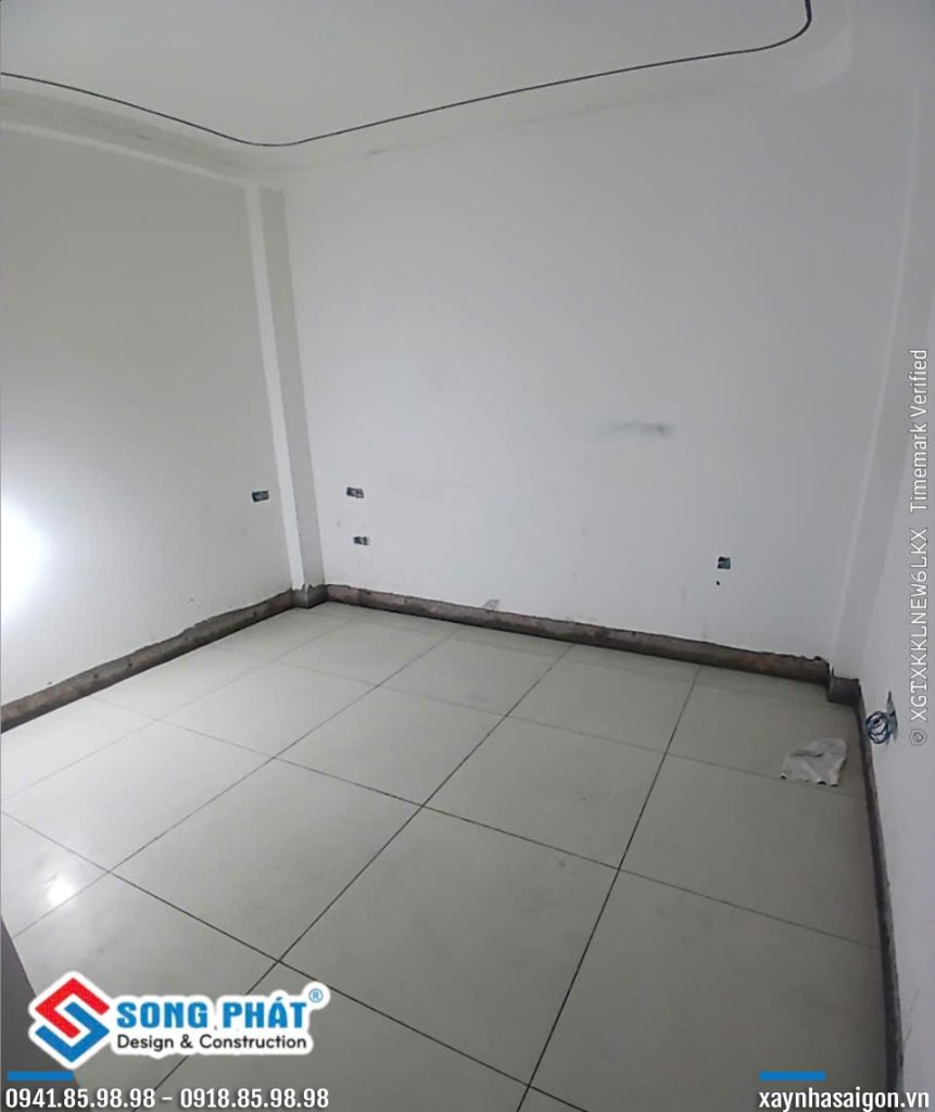 17/08 ốp lát phòng ngủ master.