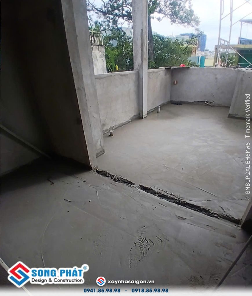 17/08 cán nền lầu 1,2 và sân thượng.