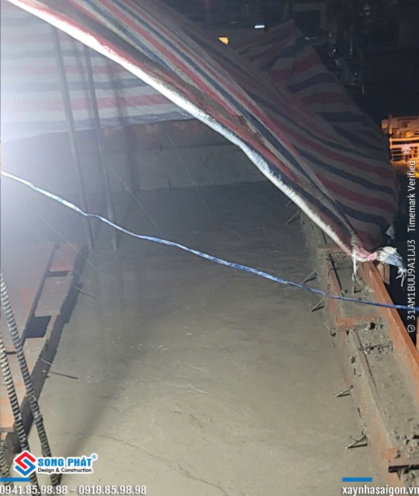 20/09 đổ bê tông sàn mái.