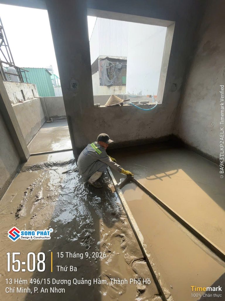 15/09 thi công cán nền sân thượng.