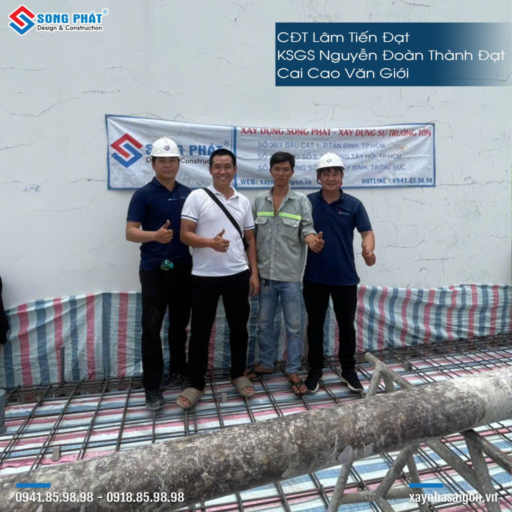 CĐT cùng đội ngũ Song Phát nghiệm thu thép sàn, giám sát quá trình đổ bê tông.