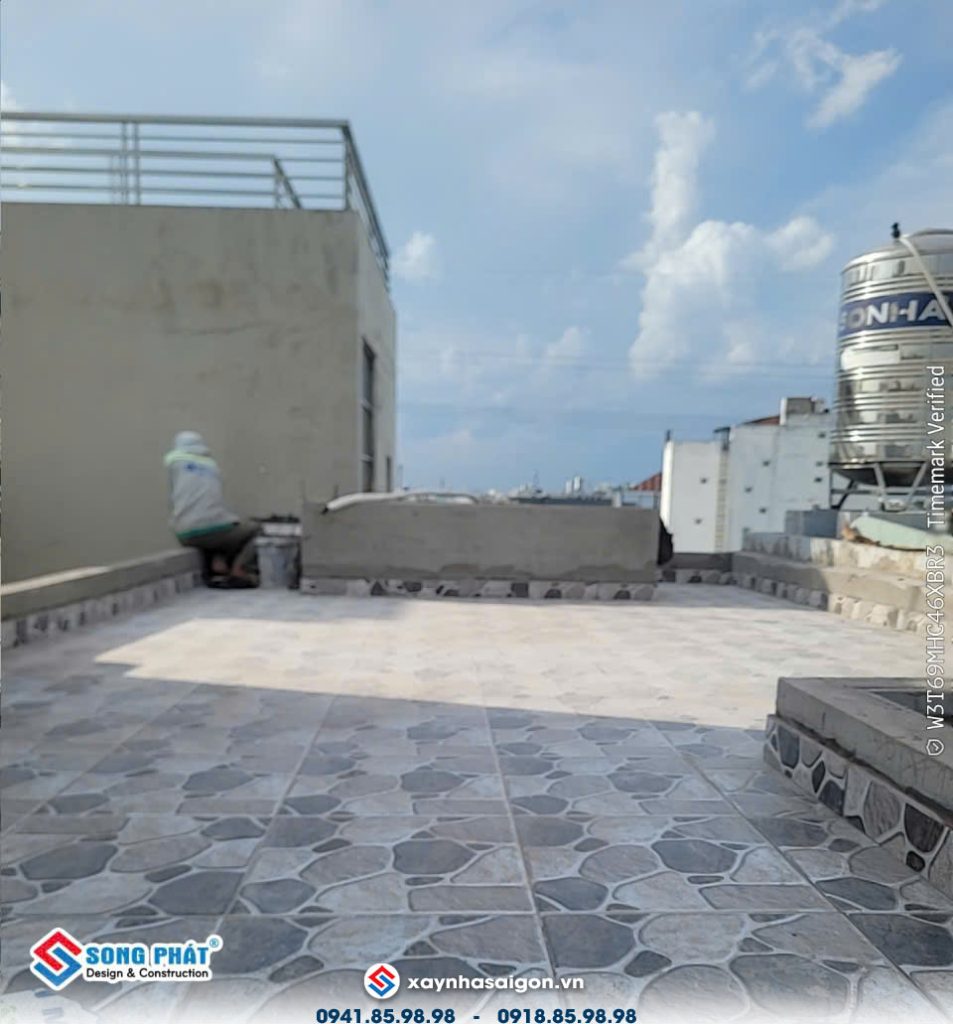 20/07 ốp lát gạch sân thượng.