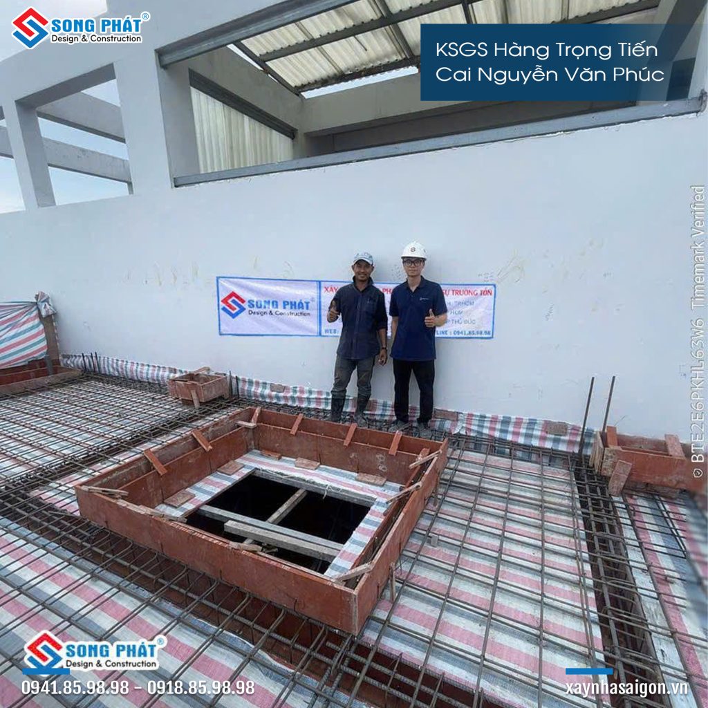 Đội ngũ Song Phát nghiệm thu thép sàn, giám sát quá trình đổ bê tông.