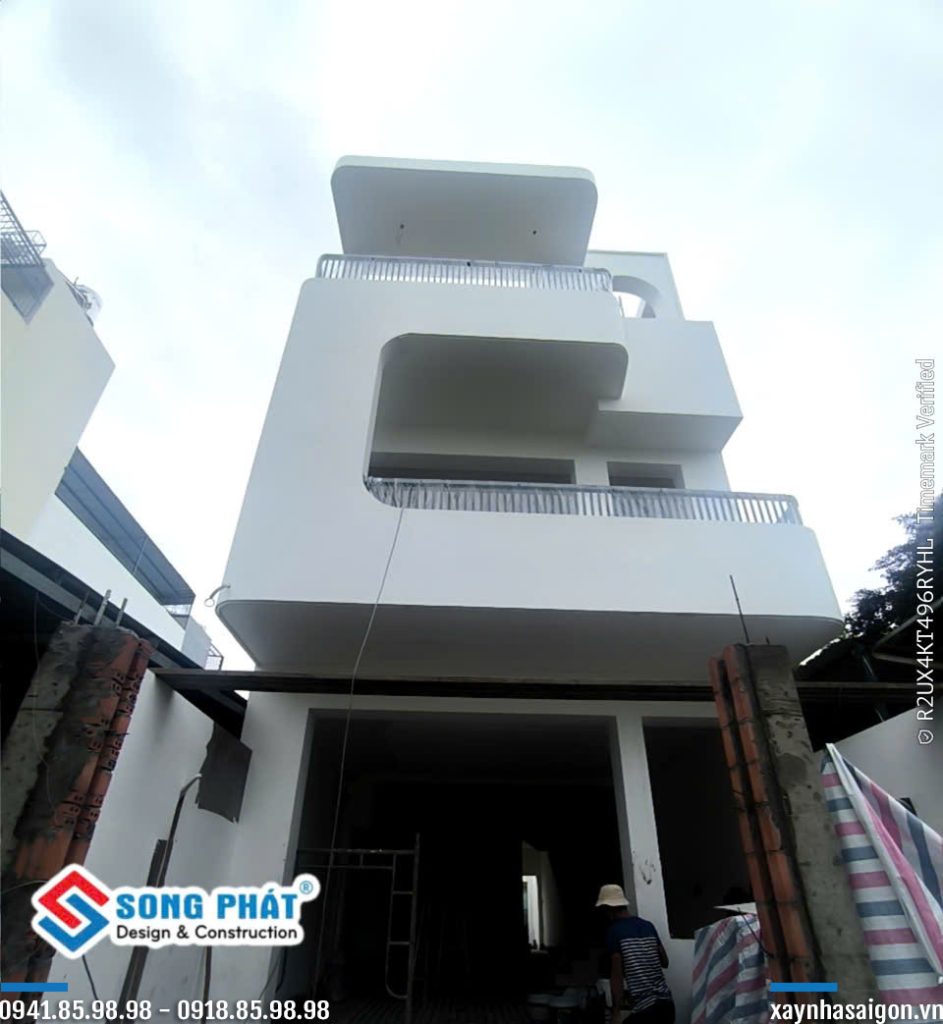 20/08 thi công sơn nước.